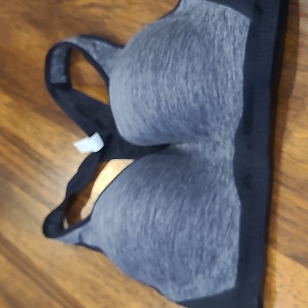 Under Armour Heat Gear Sports Bra 34D Black / Grey